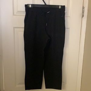 LULU-LEMON Size 4  black crop pant
